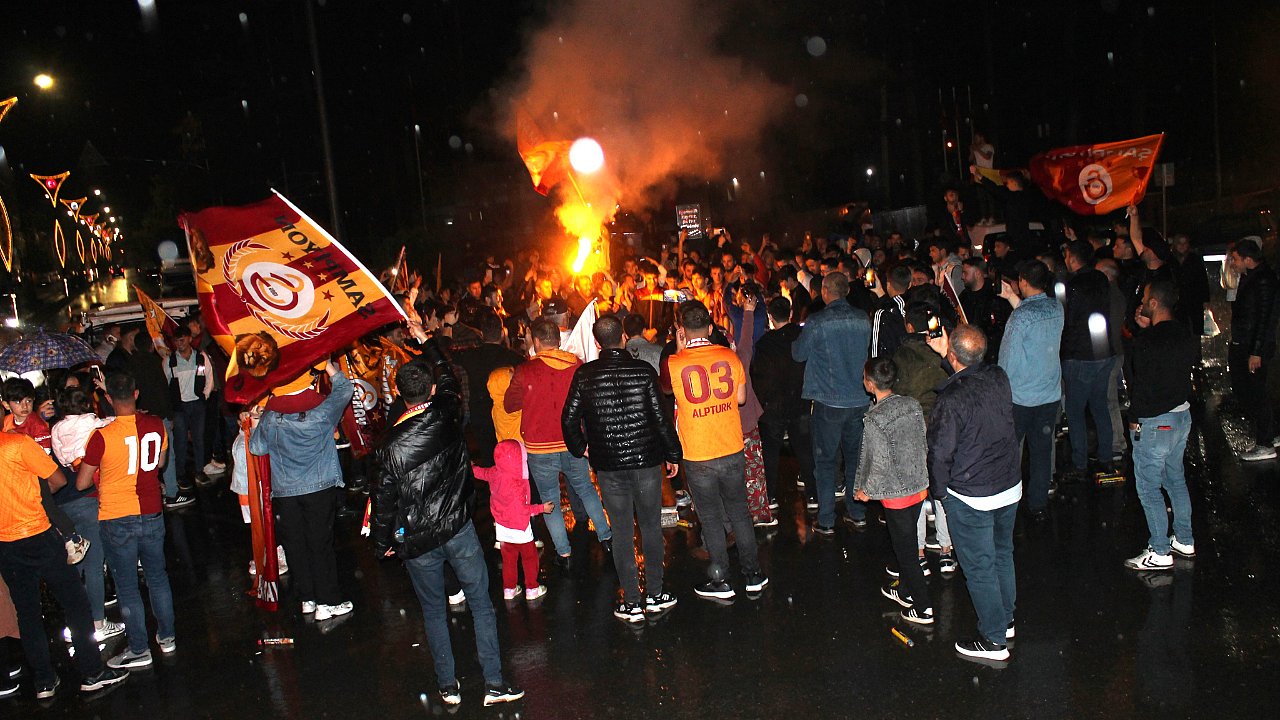 Çay'da Galatasaray Taraftarları Şampiyonluğu Kutladı