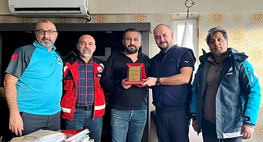 UMKE’DEN HAYIRSEVERLERE PLAKET