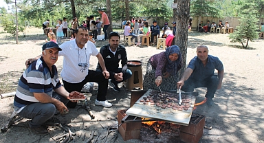 Çay’da Hayırseverlerden Öğrencilere Mangal Keyfi