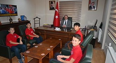 Küçük Mucitler Kaymakam Türker’i Ziyaret Etti