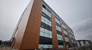 Diş hastanesinin ışıkları yanıyor, ekipler çalışıyor