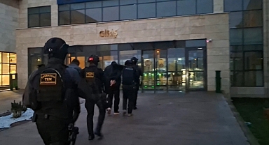 Yalova'da 3 polisi şehit eden DEAŞ üyelerini övücü paylaşım yapan 2 kişi Bolvadin'de yakalandı