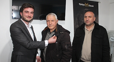 İhraç İstemiyle gündeme gelen Çay Belediye meclis üyeleri İyi Parti'ye geçti