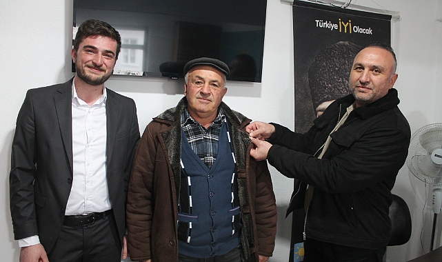 İhraç İstemiyle gündeme gelen Çay Belediye meclis üyeleri İyi Parti'ye geçti