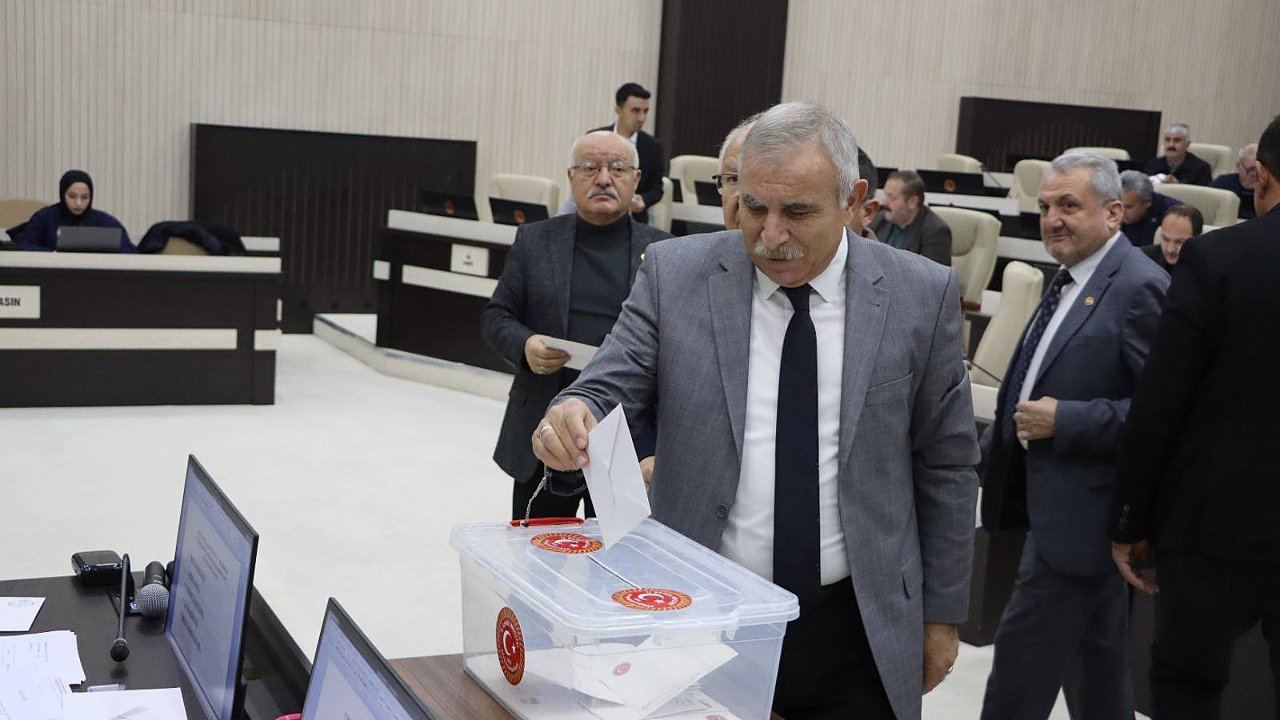 Kökcür Denetim Komisyonuna Seçildi