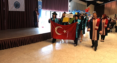 Çay MYO'da Mezuniyet Sevinci