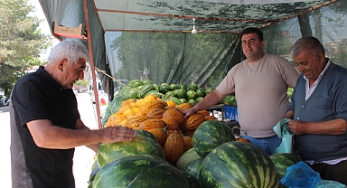 Bu Tezgâhta Meyve Şehit ve Gazi Ailelerine Ücretsiz