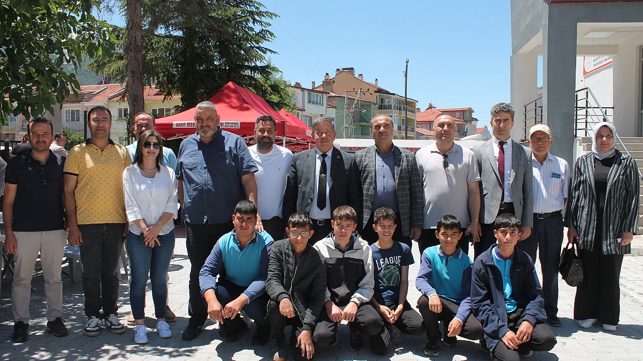 Çay protokolü ve öğrenciler yemekte bir araya geldi