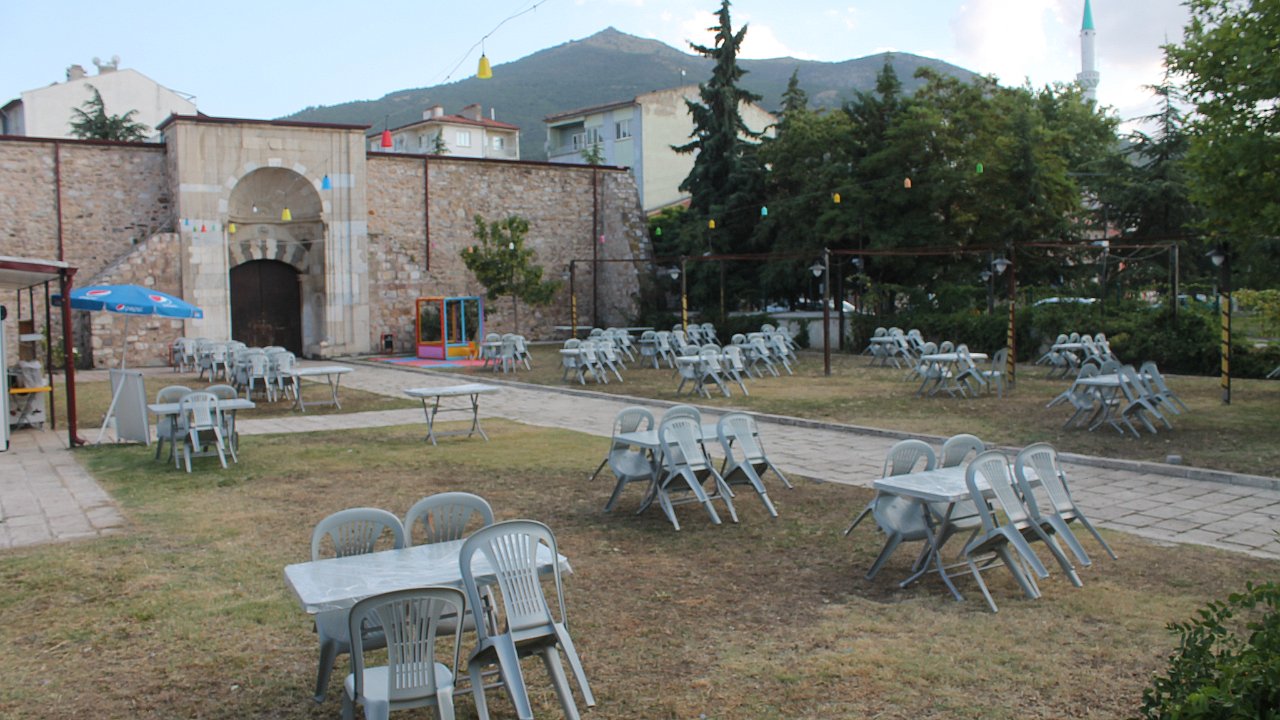 Taşhan Çay Bahçesi Açıldı
