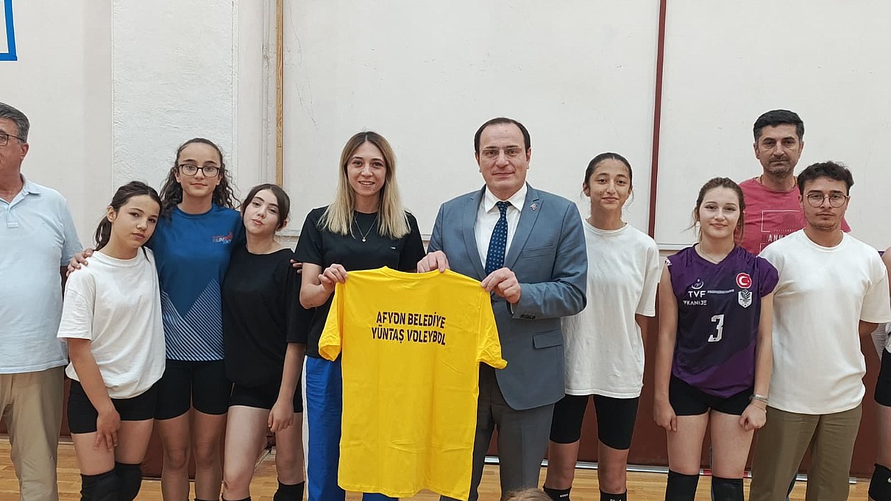 Voleybol Seçmelerinde Çay Fark Attı