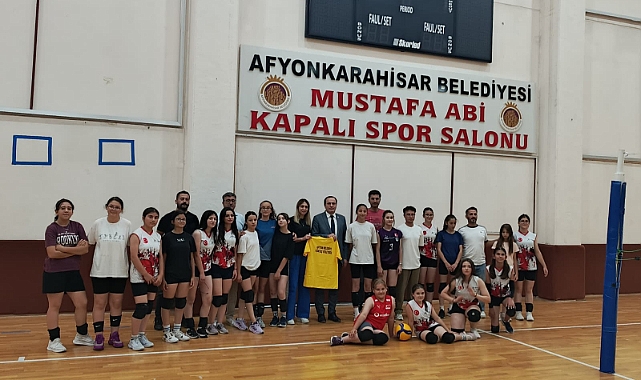 Voleybol Seçmelerinde Çay Fark Attı
